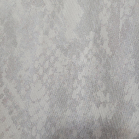 Alo Yoga Airbrush Leggings in Vapor Python White Gray, Full Length, Small Medium - Picture 8 of 14